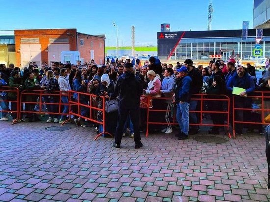 Краснодарцы выстроились в длинные очереди, чтобы подать заявления в детсады