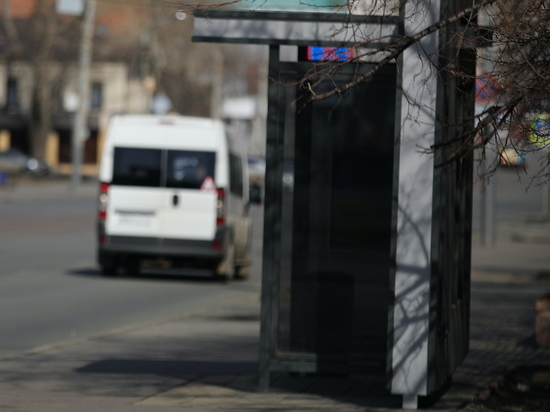 В Копейске мужчина выкинул из автобуса пассажирку