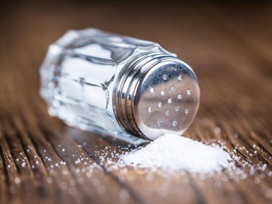 Кардиолог рассказал россиянам о полезных и вредных свойствах соли
