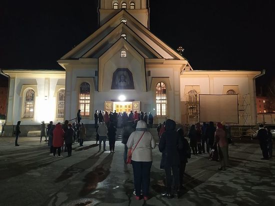 Пасхальное богослужение в Вознесенском соборе Новосибирска в ночь на 16 апреля: прямая трансляция