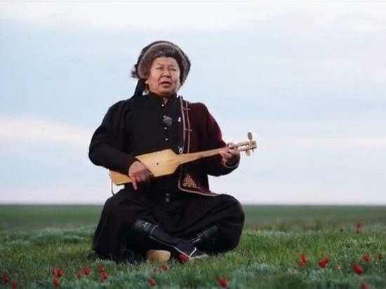 Калмыцкий джангарчи Владимир Каруев даст в Элисте несколько концертов