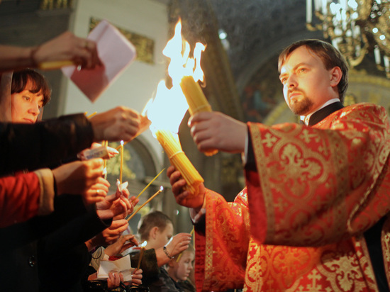 В три часа ночи лампады с Благодатным огнем привезут в Казанский собор и Александро-Невскую лавру