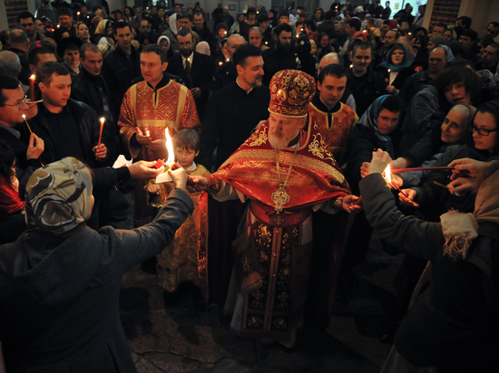 Благодатный огонь привезут Гатчинский кафедральный собор в Пасхальную ночь