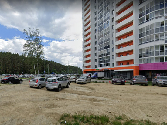 Водитель фургона подрался с пешеходом в Екатеринбурге