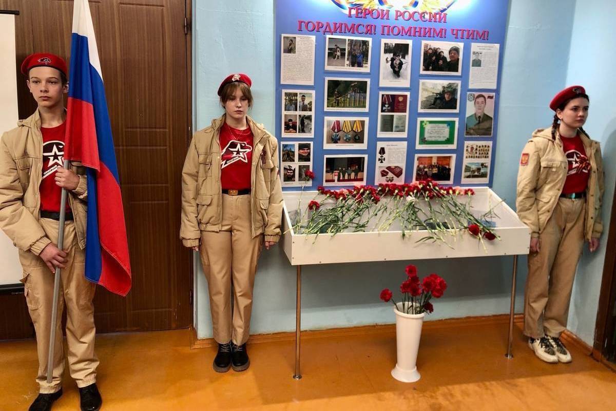 В школе №11 Костромы состоялось открытие стенда «Герои России»