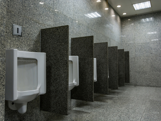 Жители Новосибирска пожаловались на отсутствие туалетов в ТЦ на Первомайке