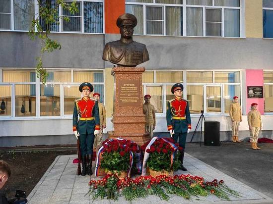 Памятник служившему в Забайкалье генерал-лейтенанту открыли в Мариуполе