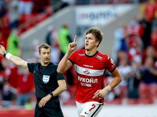 Алтайский футболист Соболев оплатит лечение раненого в ДНР мальчика
