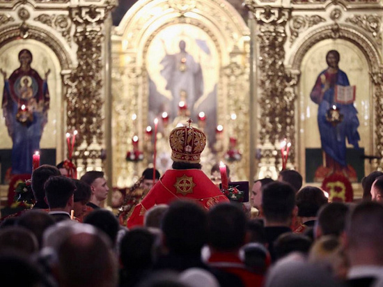 В Свято-Екатерининском кафедральном соборе Краснодара прошло пасхальное богослужение