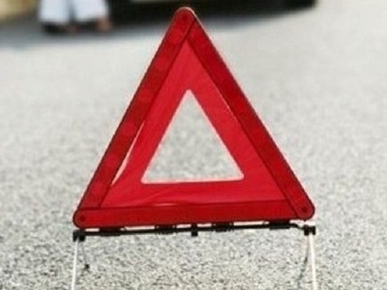 В Смоленске на улице Дзержинского случилась авария с участие двух автомобилей