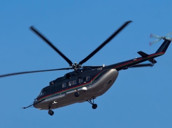 В небе над Новосибирском заметили черный вертолет