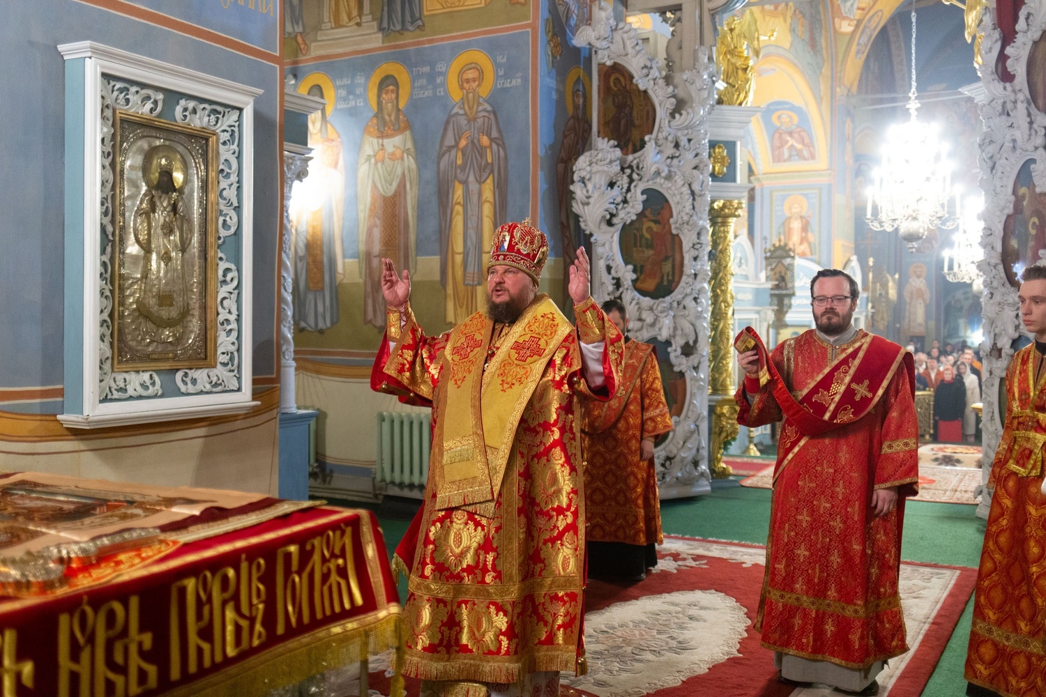 В Костроме прошли Пасхальные богослужения