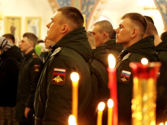 Военнослужащие ВВО на Сахалине побывали на пасхальной службе