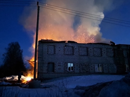 Гостиницу охватило пламя в городе Сортавала