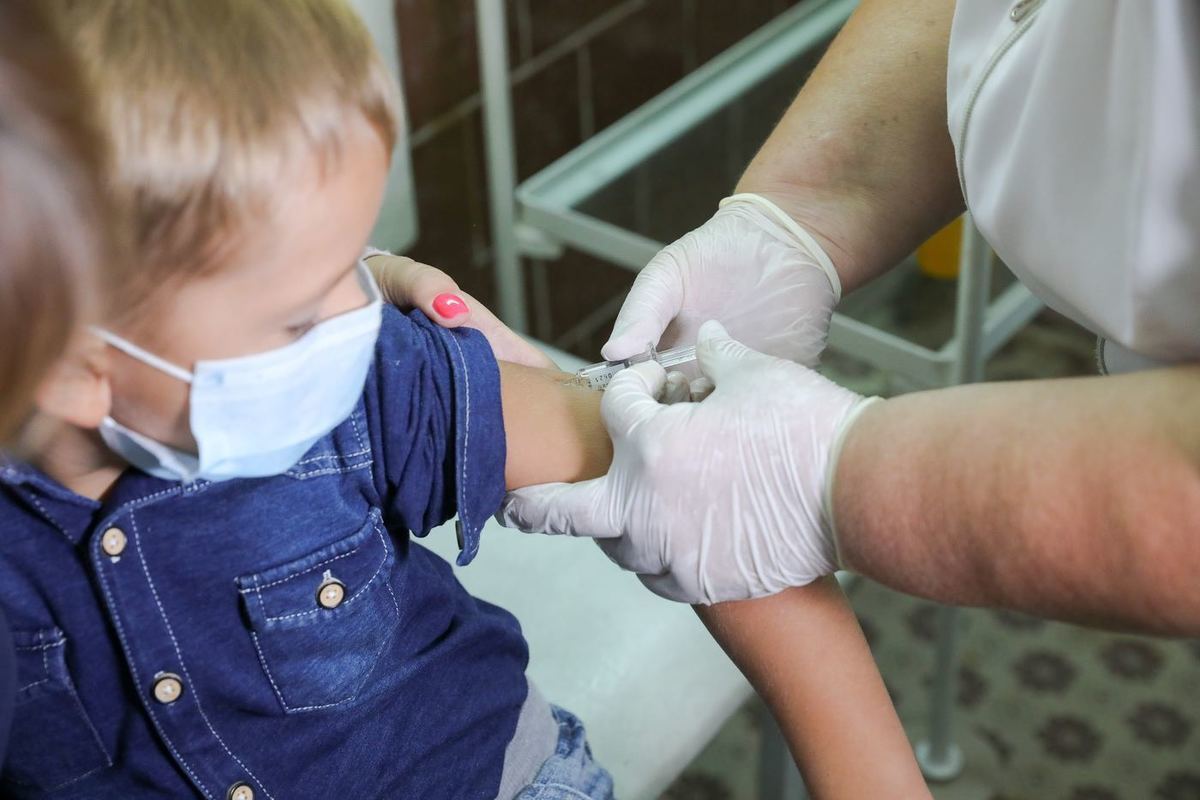 Волгоград вакцины. Детская вакцинация. Прививка детям. Прививочная кампания школьников. Прививки ребенку последствия.