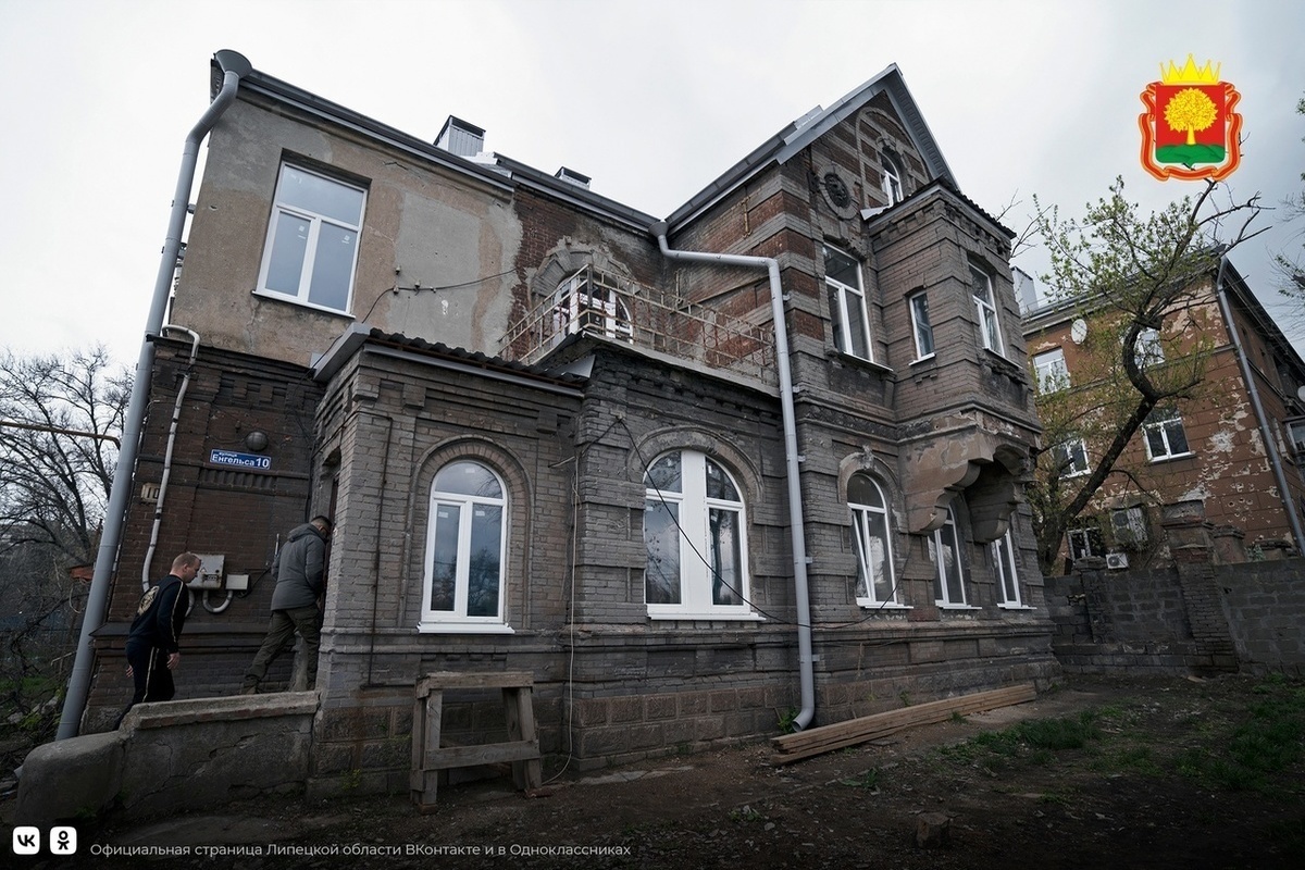 Липчане восстановили историческое здание в центре Мариуполя - дом со львами  - МК Липецк