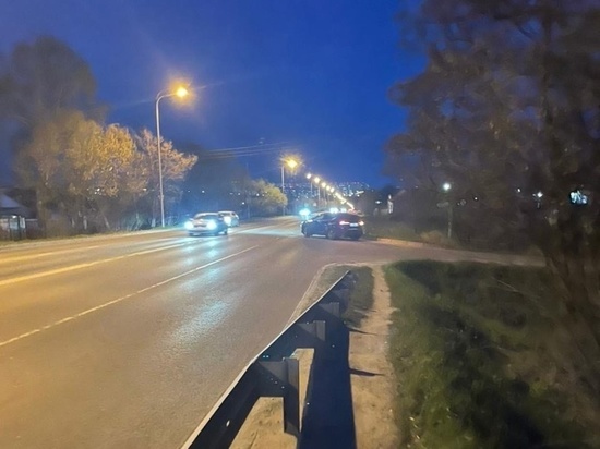 Под Курском водитель «Лексуса» ударил легковушку «Фольксваген» и скрылся с места ДТП