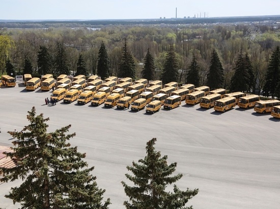 Липецким школам передали 50 новых школьных автобусов