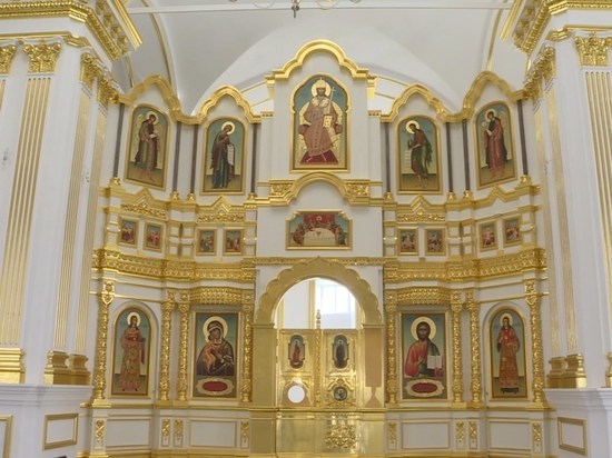 В Костромском кремле завершается монтаж иконостаса в Богоявленском соборе