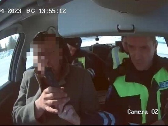 В Муравленко лишенный прав за пьянку водитель снова сел за руль и попался