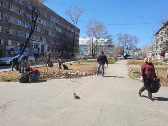 Во всех районах Хабаровска провели санитарную уборку