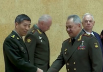 Глава российского военного ведомства генерал армии Сергей Шойгу провел переговоры с министром обороны КНР генерал-полковником Ли Шанфу