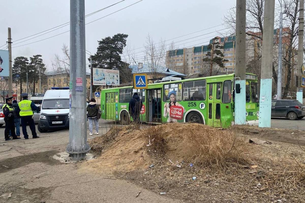 Семь пассажиров троллейбуса пострадали в ДТП на Новобульварной в Чите - МК  Чита