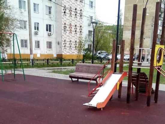 В Астрахани преображается сквер у школы №9