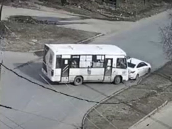 Нелепое ДТП с участием маршрутного автобуса произошло в Петрозаводске