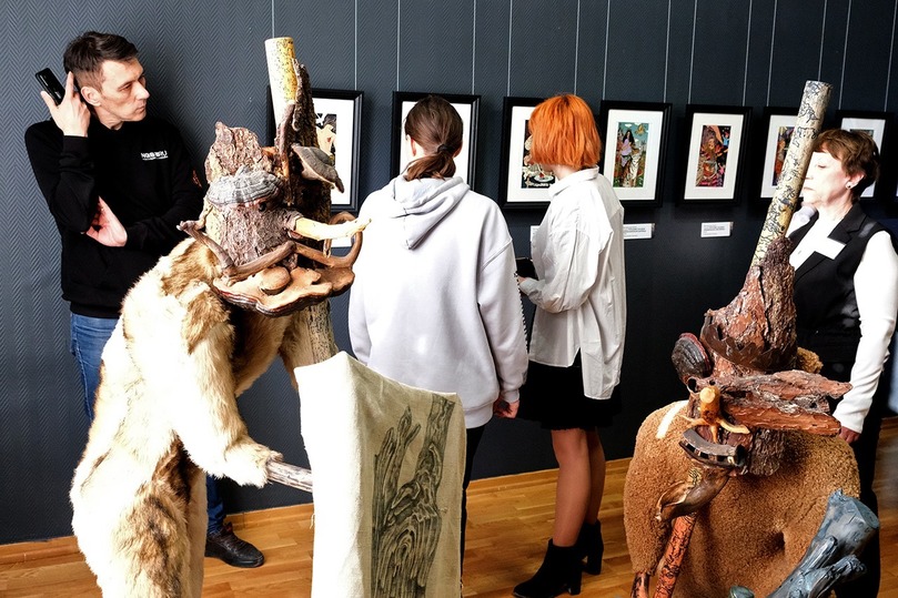 выставка картин в москве. директор художественного музея новосибирск. выставка серебра в новосибирске в художественном музее. николай грицюк художник новосибирск. выставка серебра в новосибирске в художественном музее.