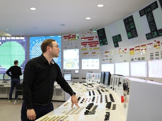 На Смоленской АЭС введён в работу новый модернизированный полномасштабный тренажер блочного щита управления энергоблока №2
