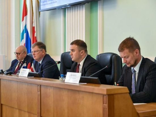 «Надеюсь на вашу поддержку»: омский врио губернатора встретился с депутатами Горсовета