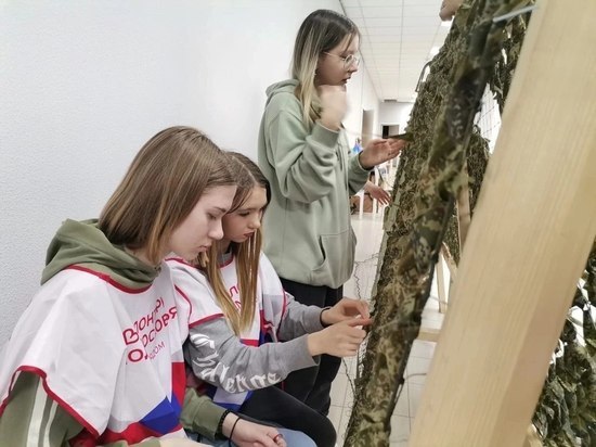 Молодежь Серпухова помогает волонтерским цехам