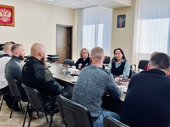 Глава Муравленко встретилась с прибывшими в отпуск бойцами СВО