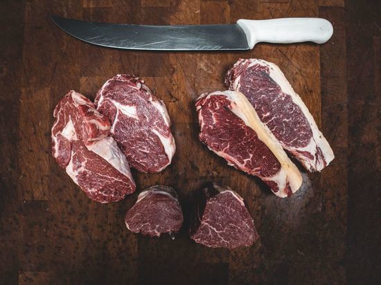 Жители Красноярска незаконно продавали опасное свиное мясо