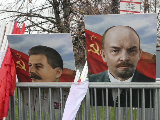 Глава Росархива Артизов заявил о роли Сталина в создании советской Украины