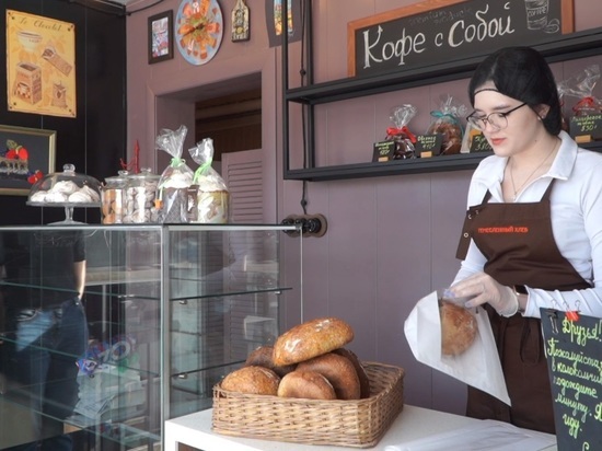В ЯНАО предпринимательница раз в неделю выпекает хлеб для ветеранов ВОВ