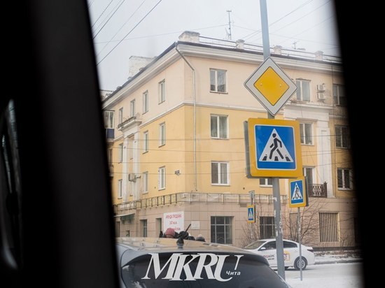 Пенсионерка попала в больницу с переломами после поездки в читинской маршрутке