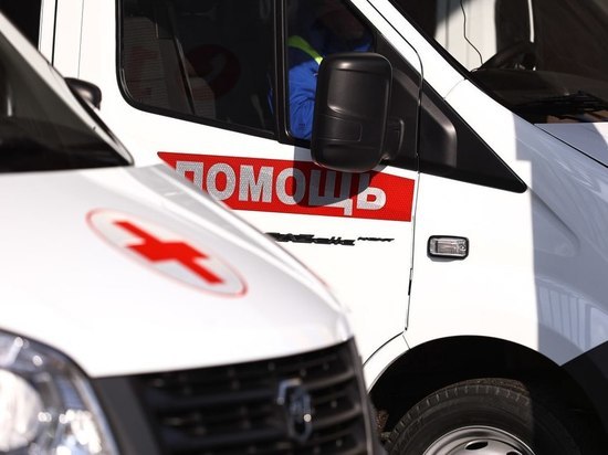 Подъемный кран упал и задавил рабочего в Подмосковье