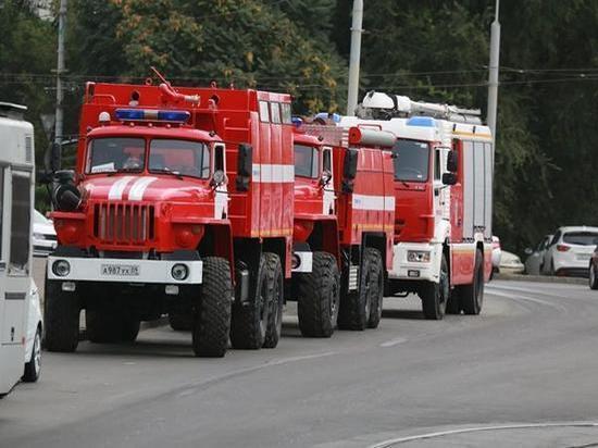 В Азовском районе крупный ландшафтный пожар тушили 26 спасателей