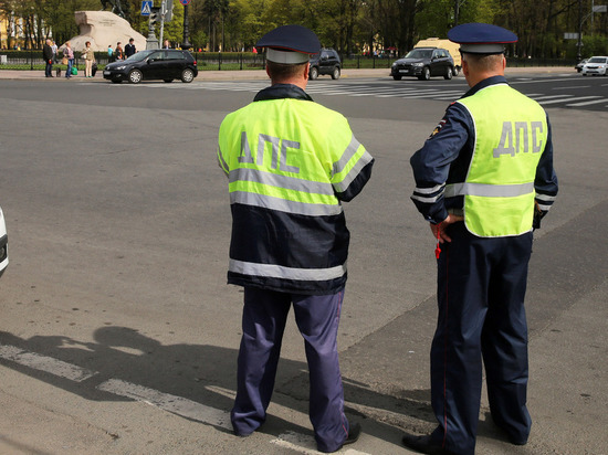 В Калининграде на Ленинском проспекте столкнулись пассажирский автобус и внедорожник