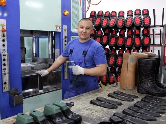 Астраханский завод резиновой обуви расширяет производство
