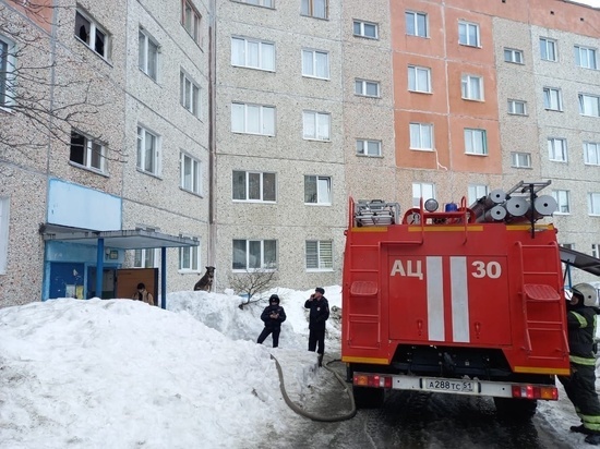 Из горящей пятиэтажки в Кировске спасли человека