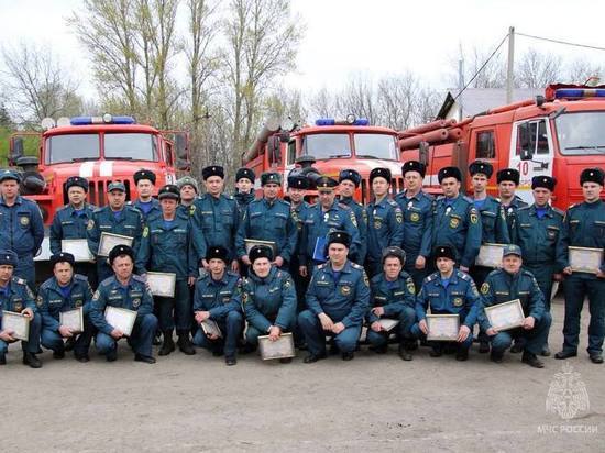 Сотрудники МЧС России получили награды от спасательного ведомства ДНР