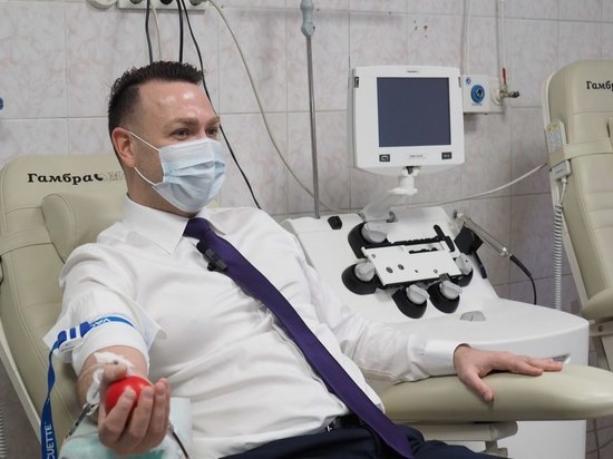 Глава Комздрава Жарков сдал кровь в Национальный день донора