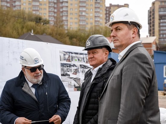 В Курске продолжается строительство футбольного манежа и бассейна КГУ