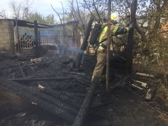 Астраханские спасатели ликвидировали крупное возгорание