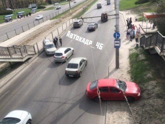 В Курске два автомобиля не поделили дорогу в районе Сумского моста