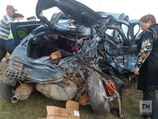 В столкновении Renault с «КАМАЗом» в Татарстане погибли две женщины