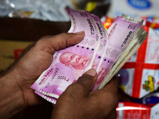 Отечественные банки уже открыли депозиты в рупиях